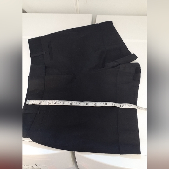 Black Ann Taylor Signature shorts - size 10 - Picture 5 of 5